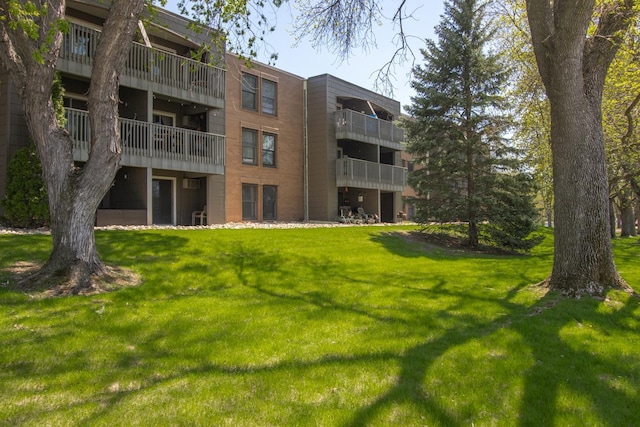 view of apartment building / complex