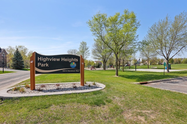 community sign with a lawn
