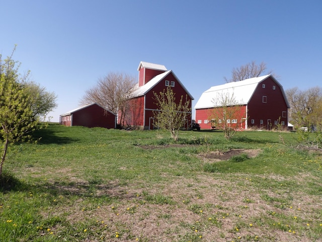 view of yard featuring an outbuilding and a barn