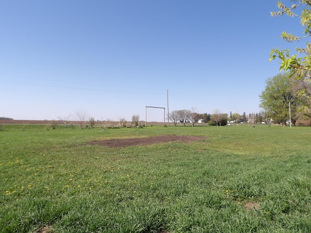 view of yard featuring a rural view