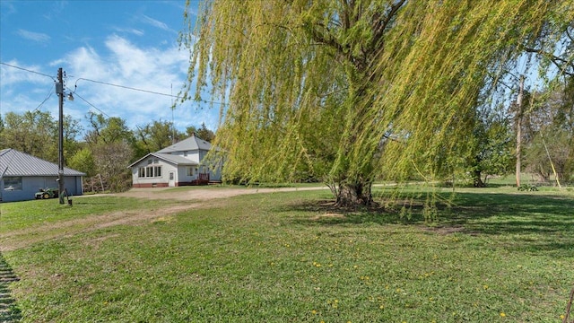 view of green lawn