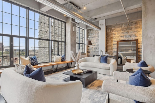 700 2nd St Unit W31, Minneapolis, MN 55401 - living area with a high ceiling