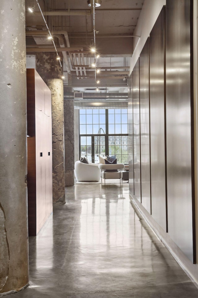 700 2nd St Unit W31, Minneapolis, MN 55401 - hallway featuring concrete floors