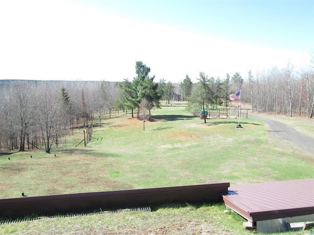view of property's community featuring a lawn