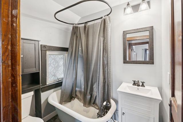full bathroom featuring vanity, toilet, a shower with shower curtain, and a bath
