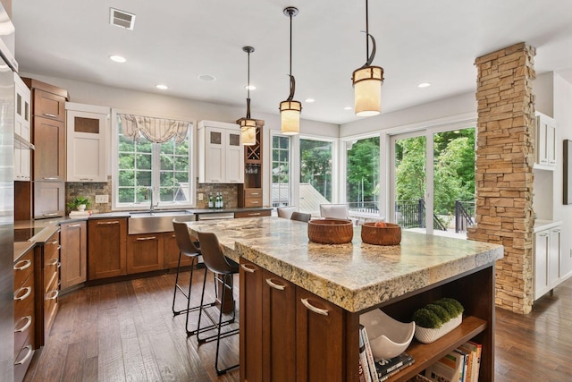 8622 French Curv, Eden Prairie, MN 55347 - kitchen featuring a sink, open shelves, healthy amount of natural light, decorative backsplash, and recessed lighting