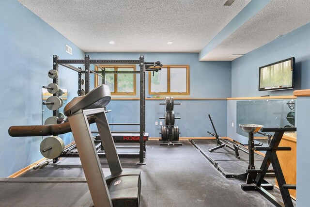 8622 French Curv, Eden Prairie, MN 55347 - exercise area with a textured ceiling, baseboards, and recessed lighting