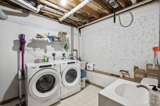 14250 Upper 54th St N, Oak Park Heights, MN 55082 - laundry area featuring washer and dryer
