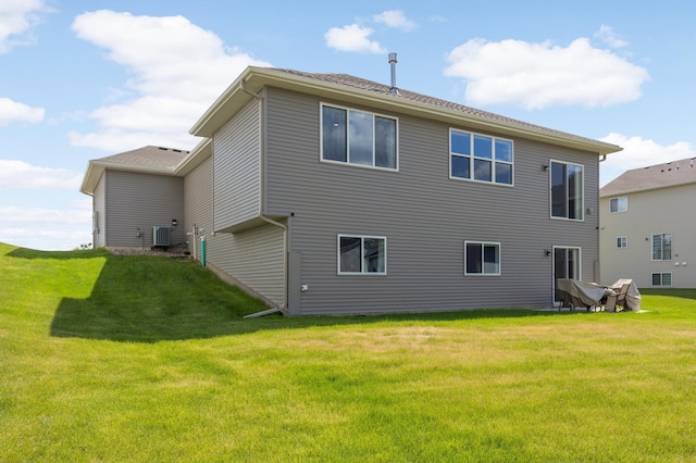 7107 184th St W, Lakeville, MN 55044 - back of house featuring a lawn and central AC