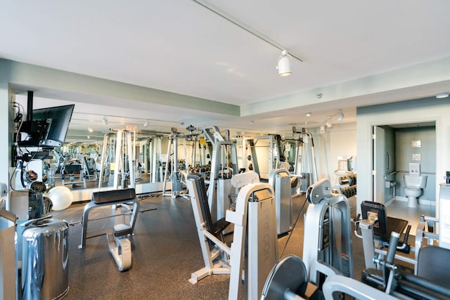 401 1st St Unit 1321, Minneapolis, MN 55401 - workout area featuring track lighting