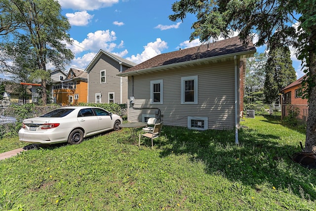 864 Fuller Ave, Saint Paul, MN 55104 - rear view of house with roof with shingles