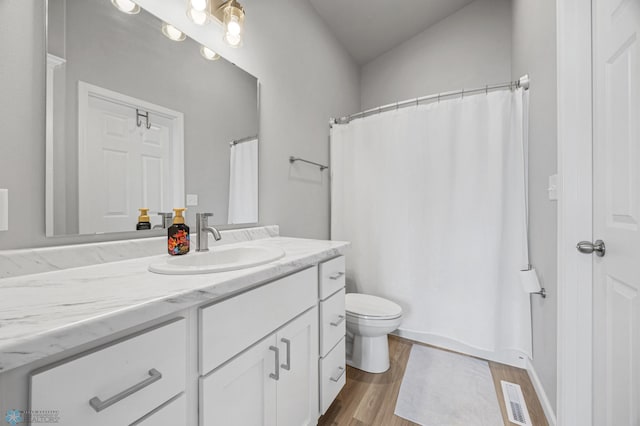 bathroom featuring wood finished floors, vanity, toilet, and a shower with curtain