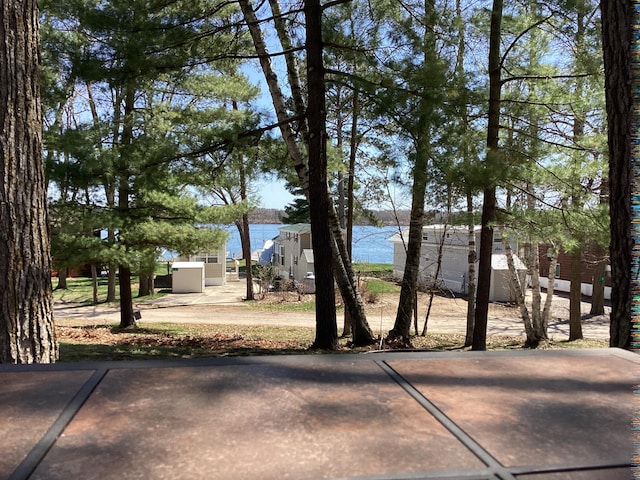 view of yard featuring a water view and an outdoor structure
