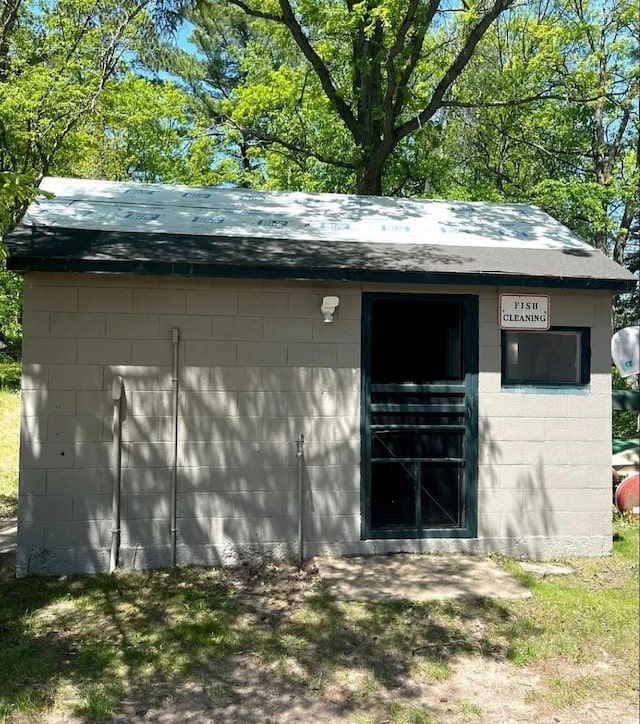 view of outdoor structure featuring an outdoor structure