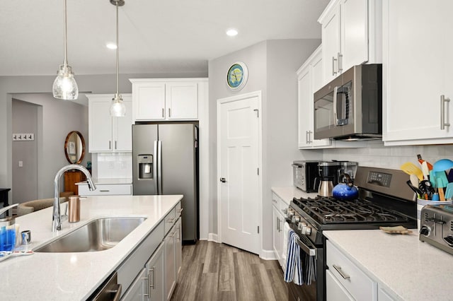 20109 Geneva Trl, Lakeville, MN 55044 - kitchen featuring stainless steel appliances, a sink, dark wood-type flooring, tasteful backsplash, and decorative light fixtures