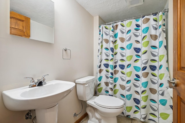 6913 Sumac Ct, Centerville, MN 55038 - bathroom with a textured ceiling and curtained shower