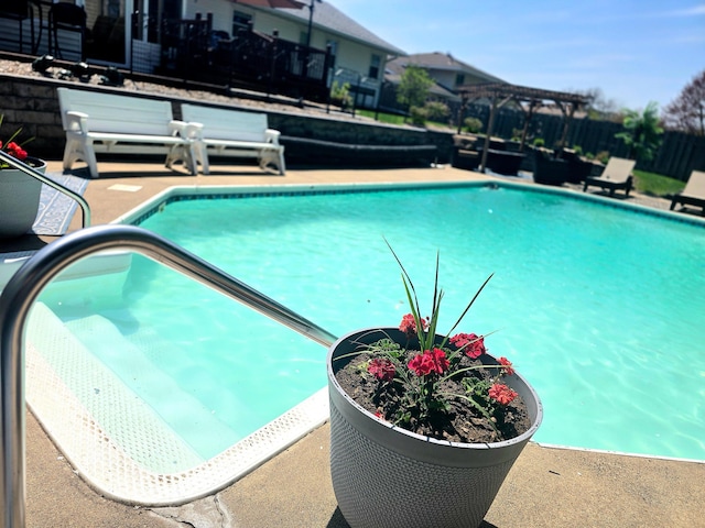 view of swimming pool with fence