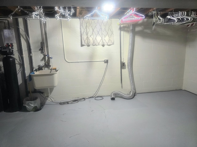 unfinished below grade area featuring a sink