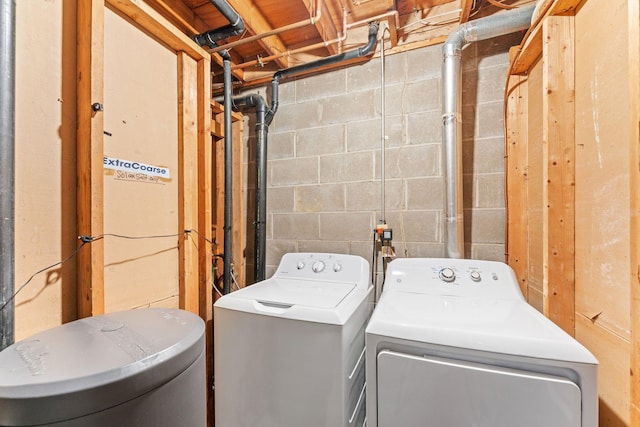 1635 140th St, Burnsville, MN 55337 - laundry room featuring washing machine and clothes dryer