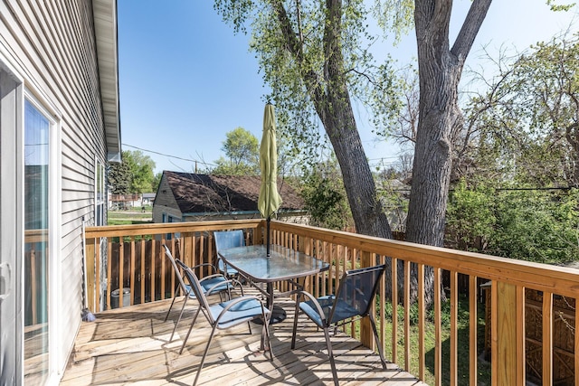deck with outdoor dining space