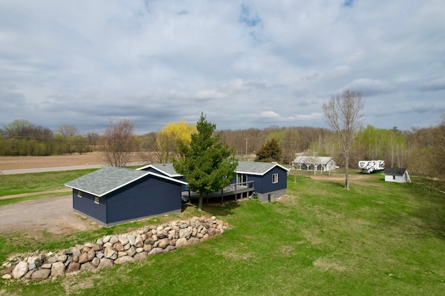 view of grassy yard with an outbuilding