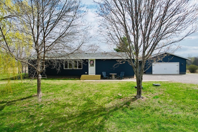 ranch-style home featuring a front lawn, driveway, and entry steps