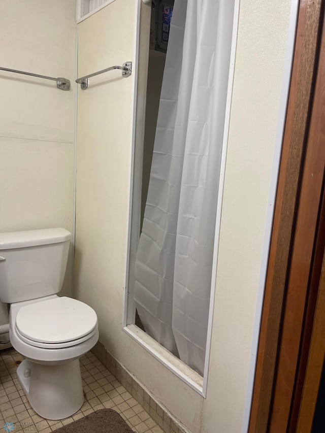 101 Oak St, Lisbon, ND 58054 - full bath featuring toilet, a shower with curtain, and tile patterned floors