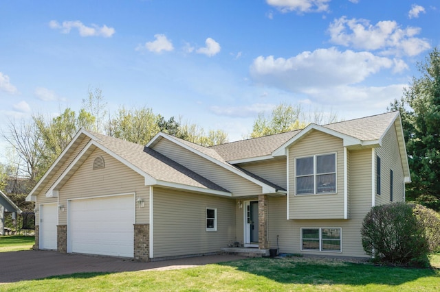 1036 Creekview Ln, Belle Plaine, MN 56011 - tri-level home featuring roof with shingles, a front lawn, and an attached garage