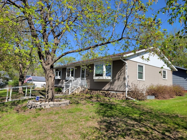 ranch-style home featuring a front lawn