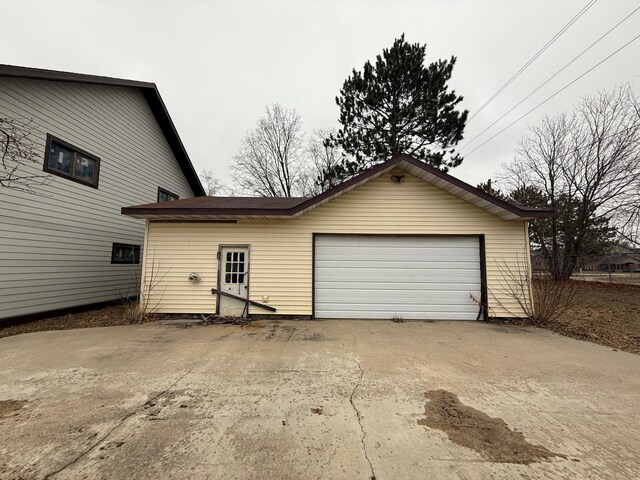 112 3rd Ave, Grand Rapids, MN 55744 - view of garage
