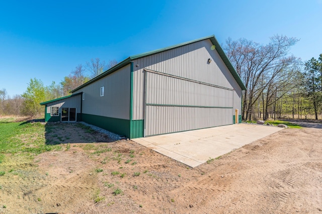 view of detached garage