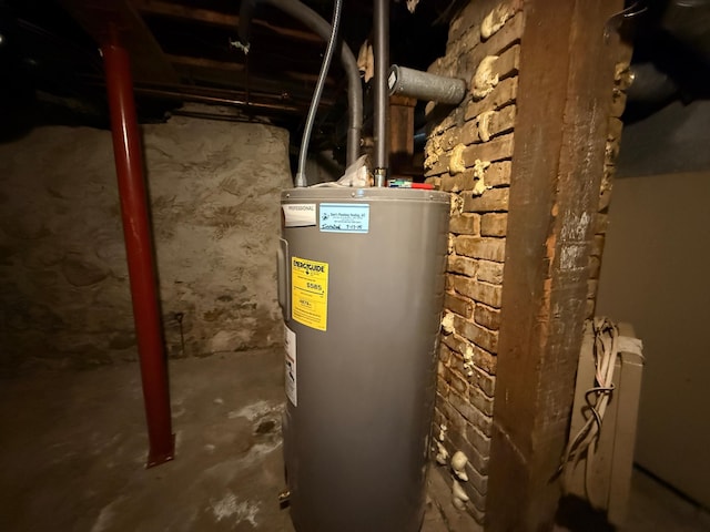 321 Western Ave, Madison, MN 56256 - utility room featuring water heater