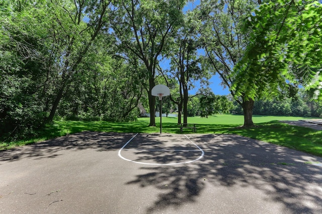 5820 139th St W, Apple Valley, MN 55124 - view of sport court featuring a yard and community basketball court
