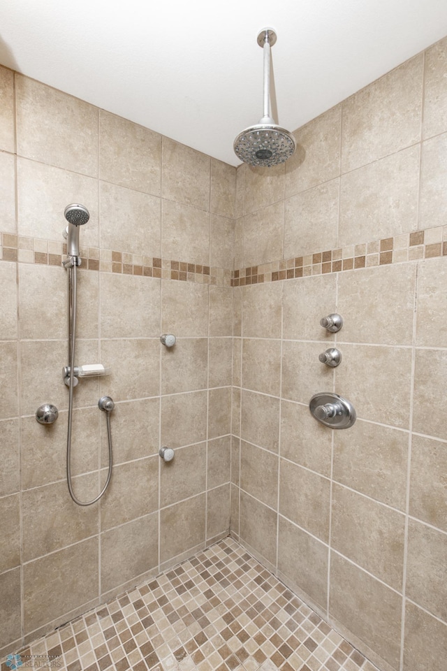 full bath with tiled shower