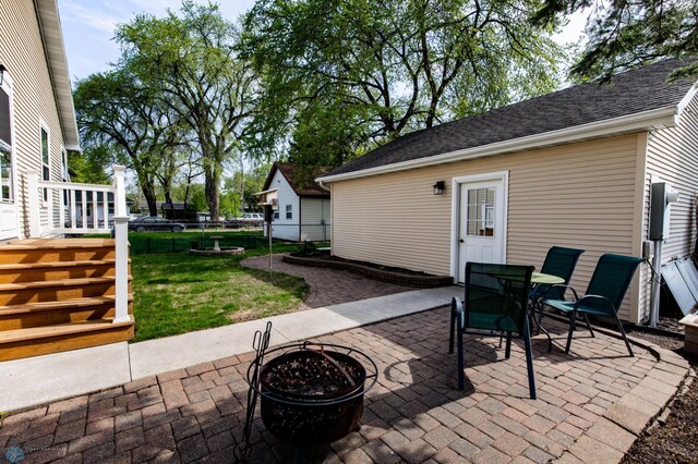 view of patio featuring an outdoor fire pit and outdoor dining area