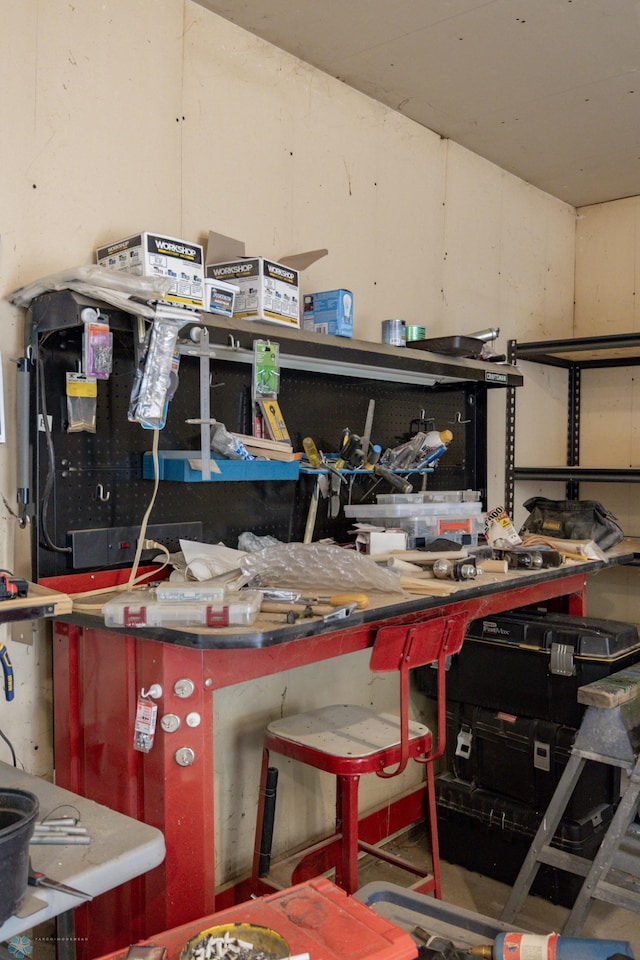 misc room featuring a workshop area