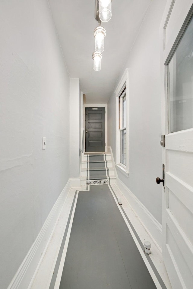 1925 Glenwood Ave, Minneapolis, MN 55405 - hallway with baseboards