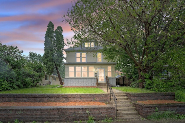 1925 Glenwood Ave, Minneapolis, MN 55405 - american foursquare style home with a front lawn