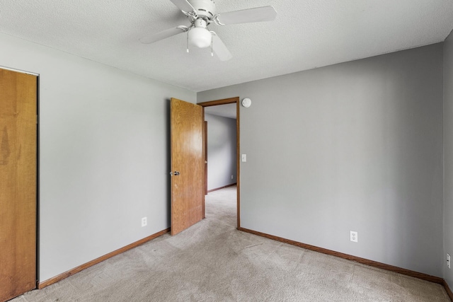 1260 Ferndale St N, Maplewood, MN 55119 - spare room featuring light carpet, ceiling fan, a textured ceiling, baseboards, and a smoke detector