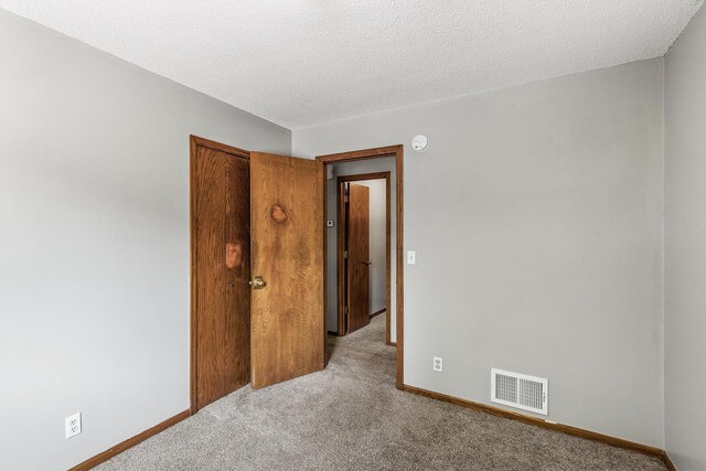 1260 Ferndale St N, Maplewood, MN 55119 - spare room featuring carpet flooring, a smoke detector, baseboards, and a textured ceiling