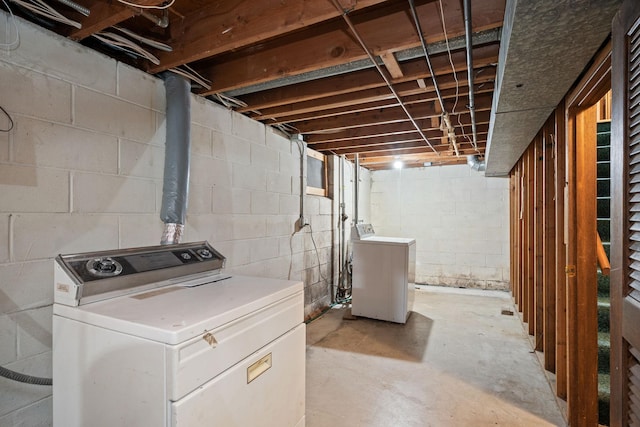 laundry area featuring washer / clothes dryer and laundry area