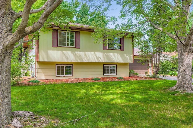 2108 Gunflint Trl, Brooklyn Park, MN 55444 - view of front of home featuring a front lawn