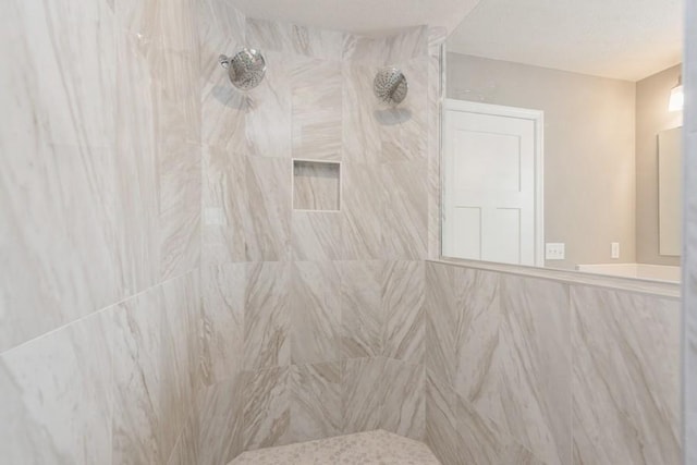 3112 Sugar Maple Dr, Chaska, MN 55318 - bathroom with tiled shower