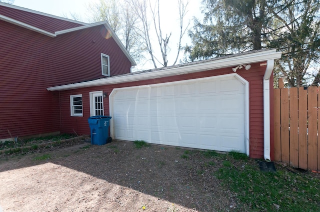 garage featuring dirt driveway
