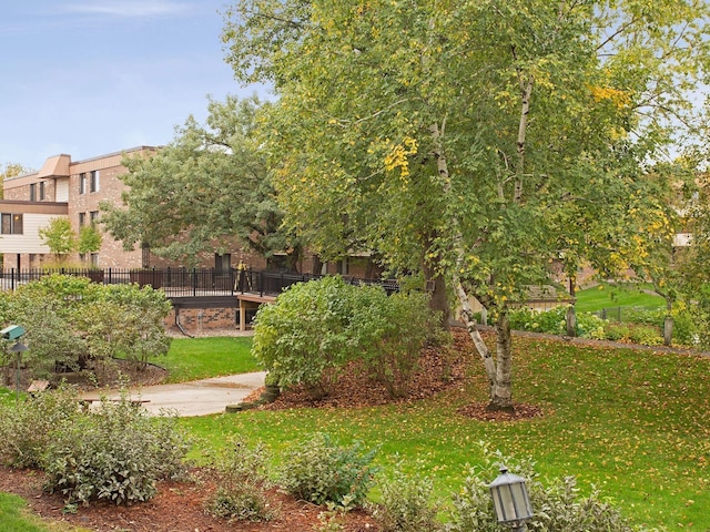7520 Cahill Rd Unit 222A, Edina, MN 55439 - view of yard