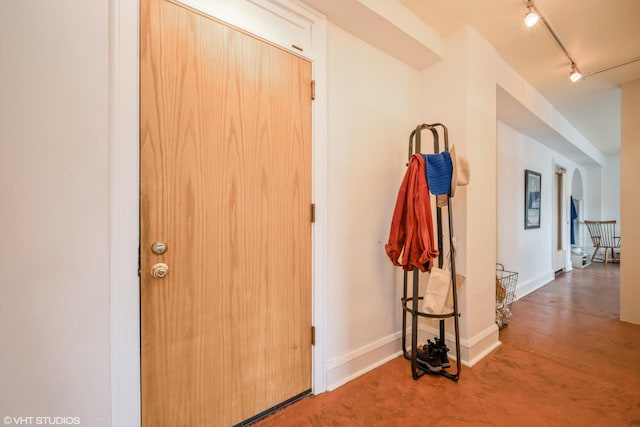 79 Western Ave N Unit 206, Saint Paul, MN 55102 - foyer entrance featuring rail lighting and baseboards