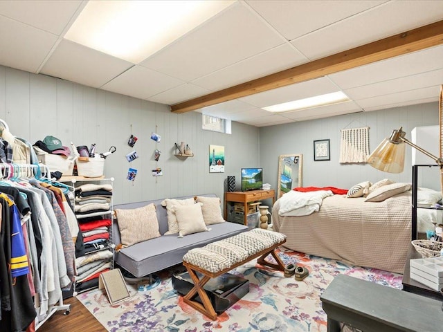 19531 Pine Landing Dr, Grand Rapids, MN 55744 - living room featuring wood finished floors, a drop ceiling, and a decorative wall