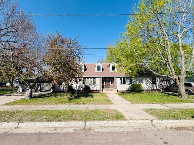 2526 Garnet Ave, Slayton, MN 56172 - cape cod-style house with a front lawn and covered porch