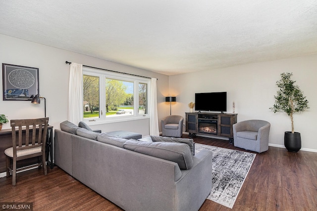 living area with dark wood-style flooring and baseboards
