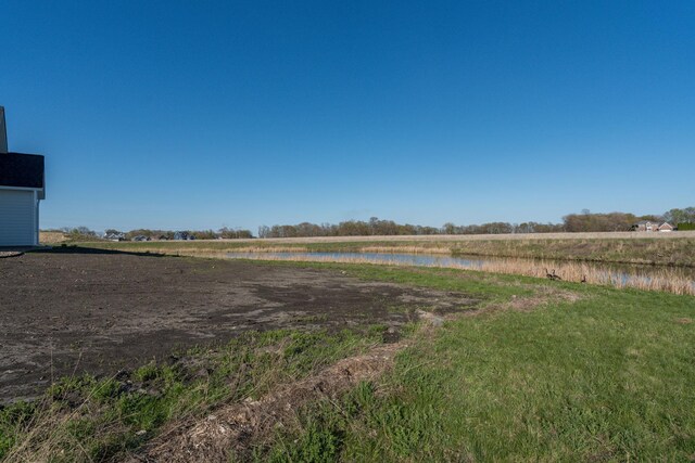 view of yard featuring a water view